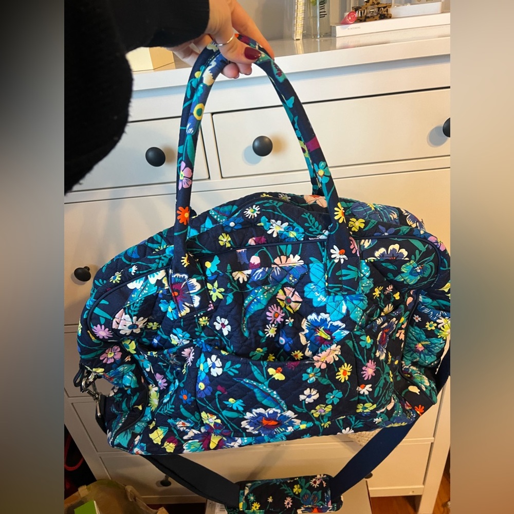 Vera Bradley weekender bag amazing condition !!